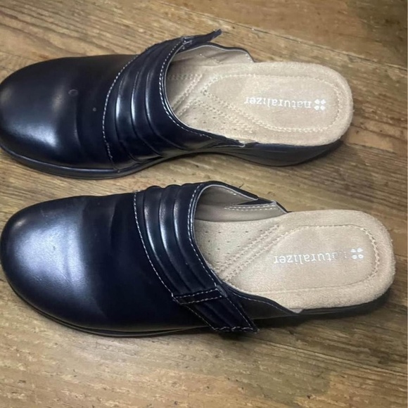 Black leather clogs with a 1.5" heel #clogs - Picture 7 of 7